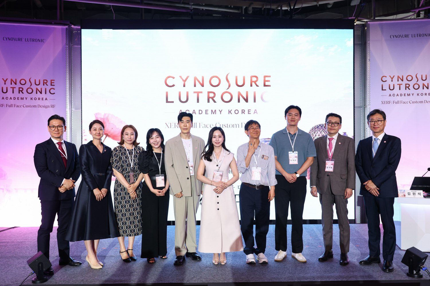 Panel discussion participants and Cynosure Lutronic representatives pose for a commemorative photo at the Cynosure Lutronic Academy Korea held in Seocho-gu, Seoul on the 13th. 